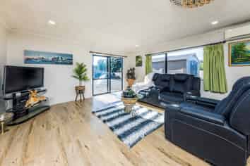 60 Castlefinn Drive, Weymouth