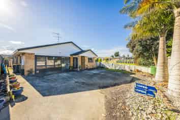 60 Castlefinn Drive, Weymouth