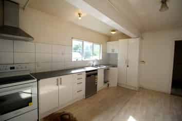 lower unit/10 Acton Place, Avondale