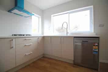 D/6 Waddell Ave, Point England