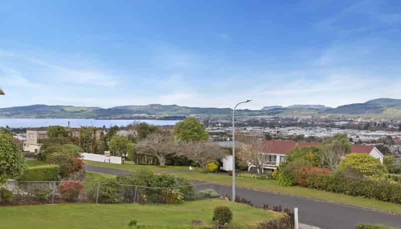 28 Russell Crescent, Western Heights