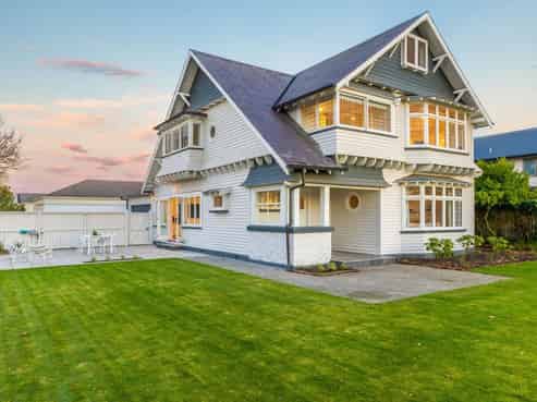 32 Hawkesbury Avenue, Merivale