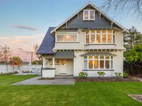 32 Hawkesbury Avenue, Merivale