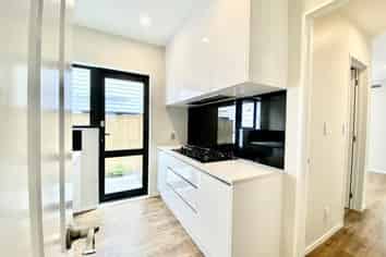 15 Hikuawa Road, Flat Bush