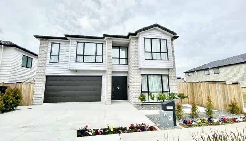 15 Hikuawa Road, Flat Bush