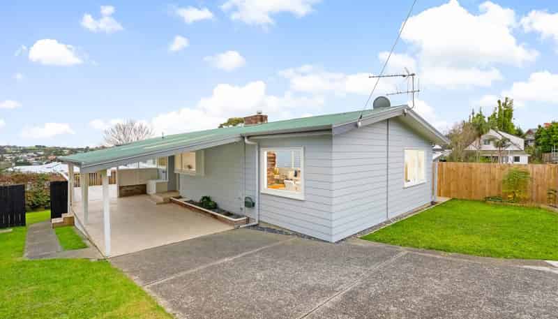 2F Sunnynook Road, Sunnynook