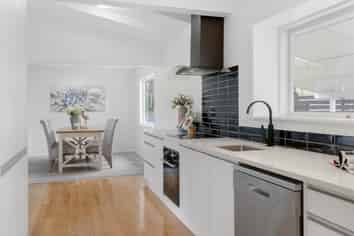 2F Sunnynook Road, Sunnynook