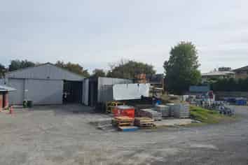 Large yard, large shed