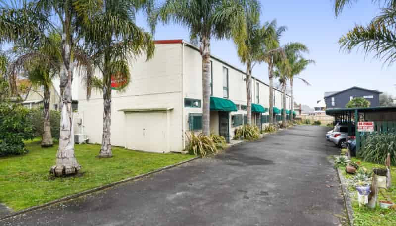 8/1 Coates Street, Hamilton East