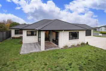 69 Stan Heather Drive, Glenview