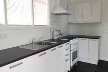 2/45 Lancaster Road, Beach Haven