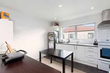 1A/10 Lancing Road, Sandringham