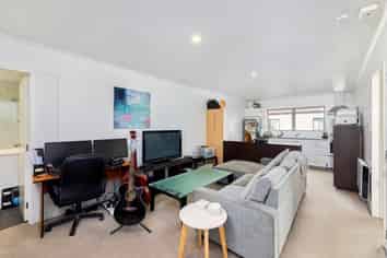 1A/10 Lancing Road, Sandringham