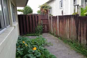 4/121 Queens Avenue, Hamilton Lake