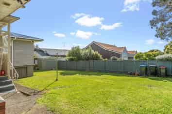 559 Hillsborough Road, Hillsborough