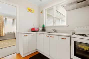 559 Hillsborough Road, Hillsborough