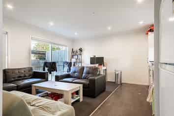 2/79 Carrington Avenue, Silverdale