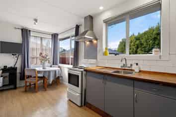 40 Uxbridge Street, Redwood