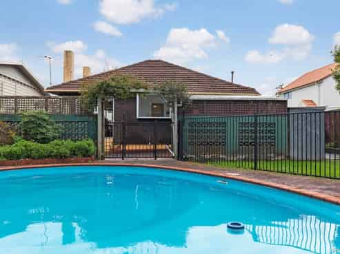 85 Old Lake Road, Devonport