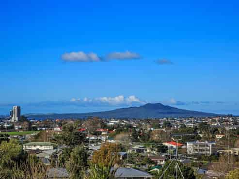 1/24 Martin Crescent, Northcote