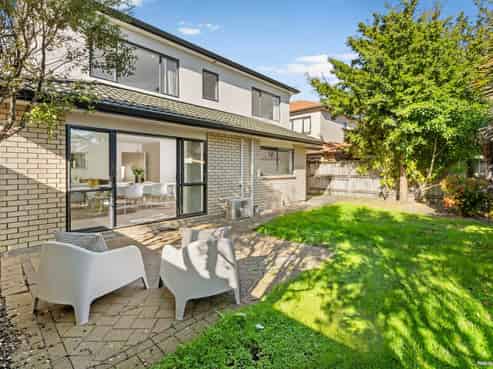 18 Bridgefield Crescent, Flat Bush