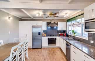 509 French Street, Akina