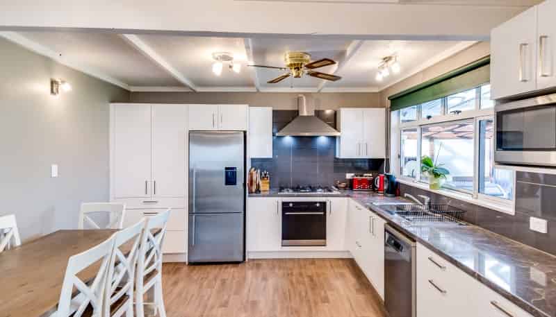 509 French Street, Akina