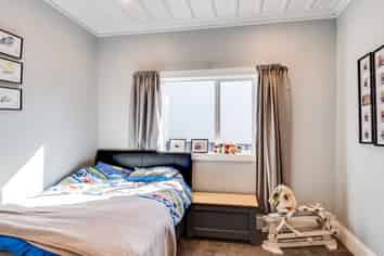 509 French Street, Akina