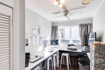 509 French Street, Akina