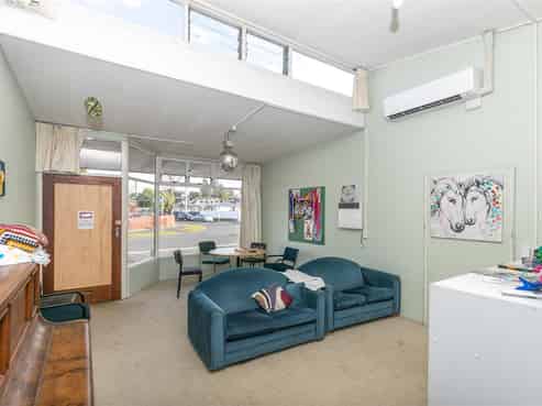 SUPURB SUBURBAN COMMERCIAL - REDEVELOP OR RENOVATE