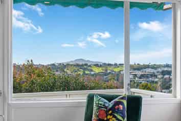 2/23 Lucerne Road, Remuera