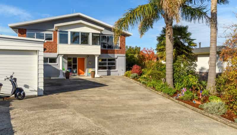 86 Princess Road, Bellevue