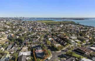 111 Selwyn Avenue, Mission Bay