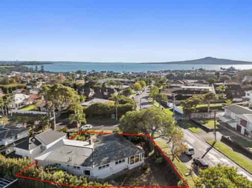 111 Selwyn Avenue, Mission Bay