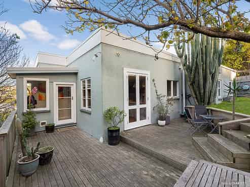 138 Maupuia Road, Miramar