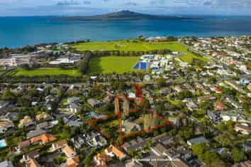 209 Lake Road, Belmont