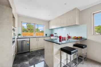 1/6 Surrey Street, Manurewa