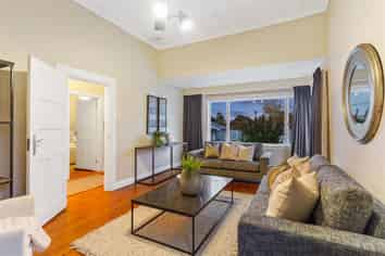 7 Leslie Avenue, Sandringham