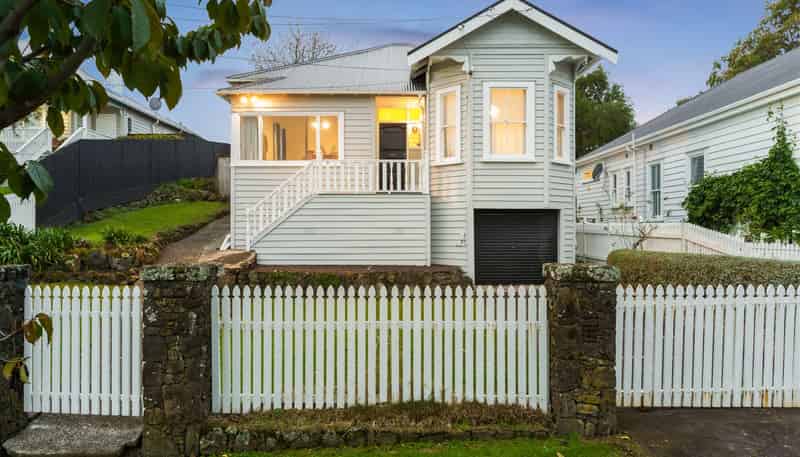 7 Leslie Avenue, Sandringham