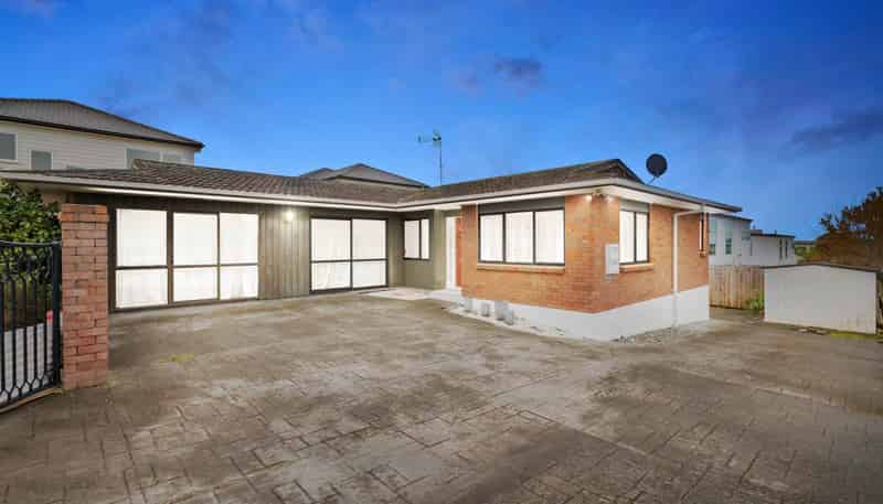 2/14 Sea Spray Drive, Bucklands Beach