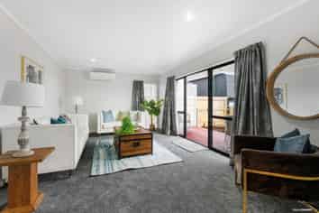 2/14 Sea Spray Drive, Bucklands Beach