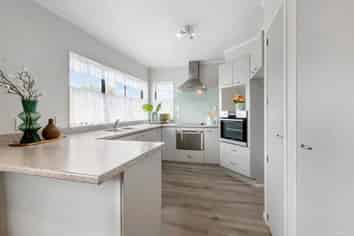 2/14 Sea Spray Drive, Bucklands Beach