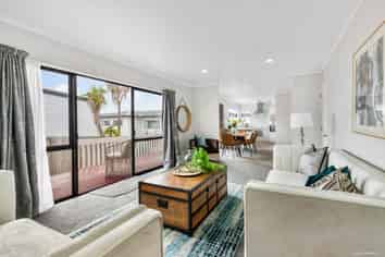 2/14 Sea Spray Drive, Bucklands Beach