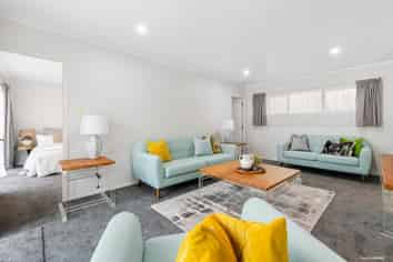 2/14 Sea Spray Drive, Bucklands Beach