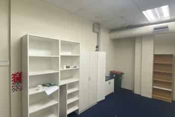 High profile Browns Bay retail