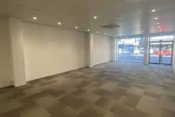 High profile Browns Bay retail