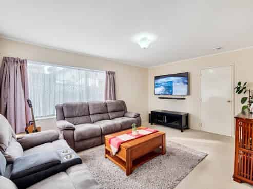 59 Triangle Road, Massey