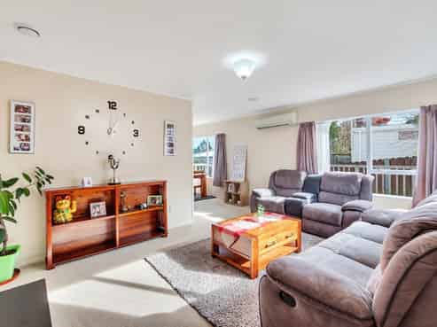 59 Triangle Road, Massey