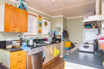 5 Buller Grove, Naenae