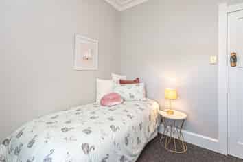 72 Great North Road, Saint Johns Hill